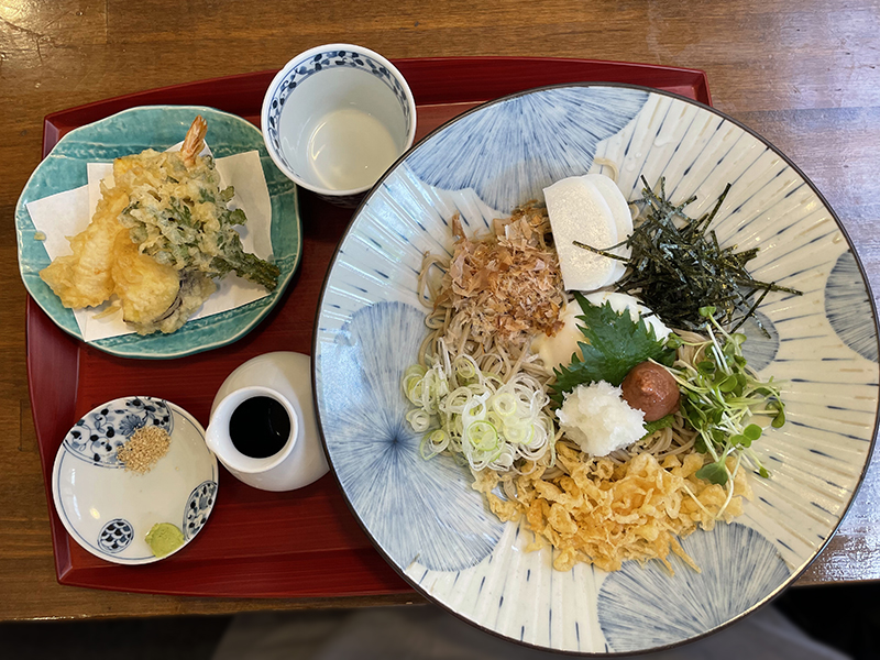 【燙菜（たっさい）】梅しそおろしそば　天ぷらセット